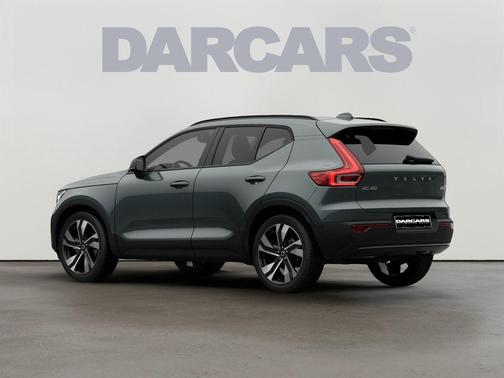 Forest Lake 2026 Volvo XC40 Plus, B5 AWD Gas (mild hybrid), Dark