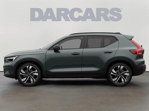 Forest Lake 2026 Volvo XC40 Plus, B5 AWD Gas (mild hybrid), Dark