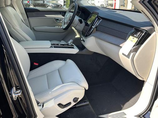 Onyx Black Metallic 2026 Volvo XC90 Ultra, B6 AWD Gas (mild hybrid), Gasoline, Bright, 7 Seats