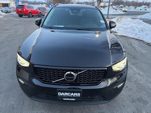 2024 Volvo XC40 B5 Plus Dark Theme