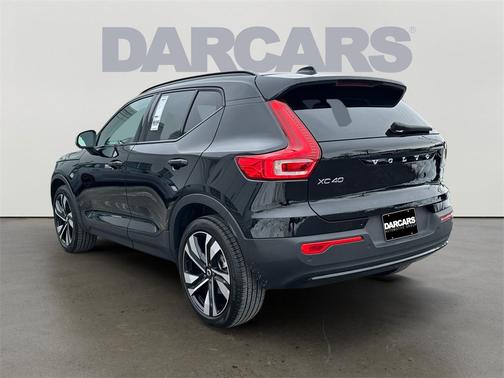 2024 Volvo XC40 B5 Plus Dark Theme
