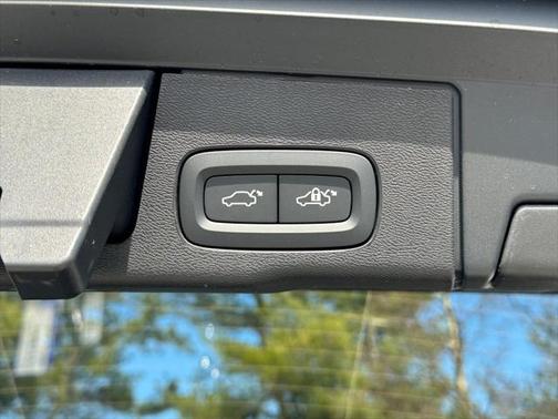 2025 Volvo XC60 B5 Ultra