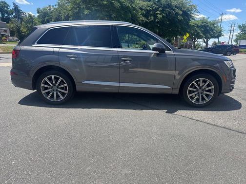 Samurai Gray Metallic 2019 Audi Q7 55 Premium Plus
