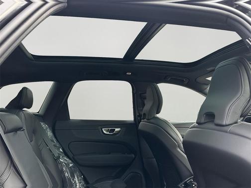 2026 Volvo XC60 B5 Ultra Black Edition