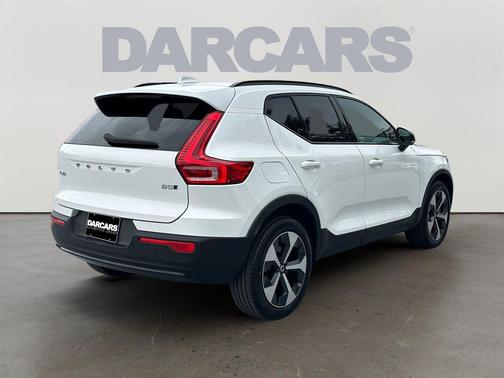 Crystal White Pearl 2025 Volvo XC40 B5 Plus Dark Theme