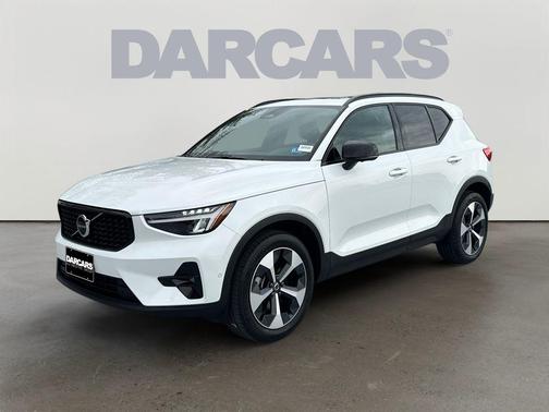 Crystal White Pearl 2025 Volvo XC40 B5 Plus Dark Theme