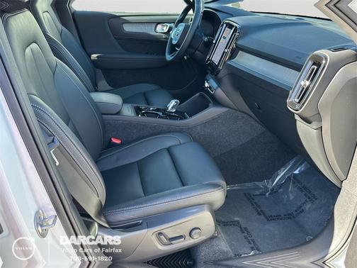 2025 Volvo XC40 B5 Plus Bright Theme