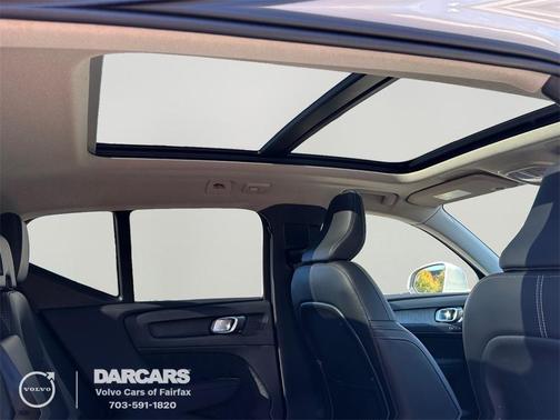 2025 Volvo XC40 B5 Plus Bright Theme