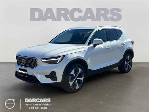 2025 Volvo XC40 B5 Plus Bright Theme