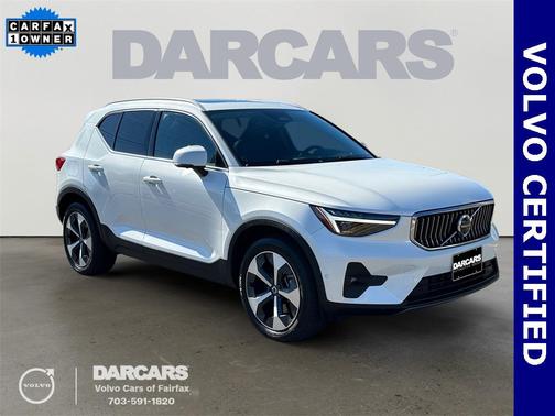 2025 Volvo XC40 B5 Plus Bright Theme