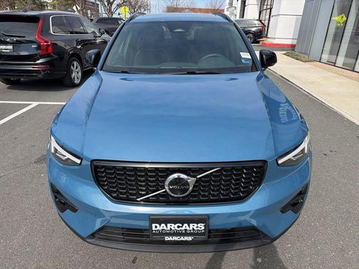 2025 Volvo XC40 B5 Plus Dark Theme