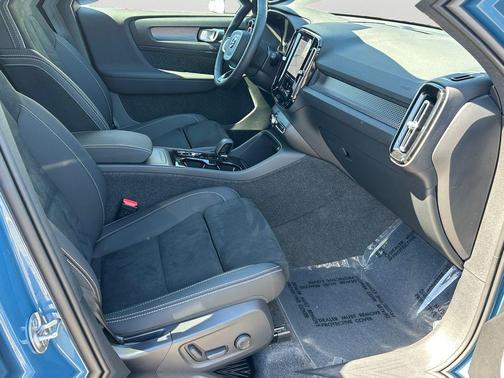 Fjord Blue Metallic 2025 Volvo XC40 B5 Plus Dark Theme