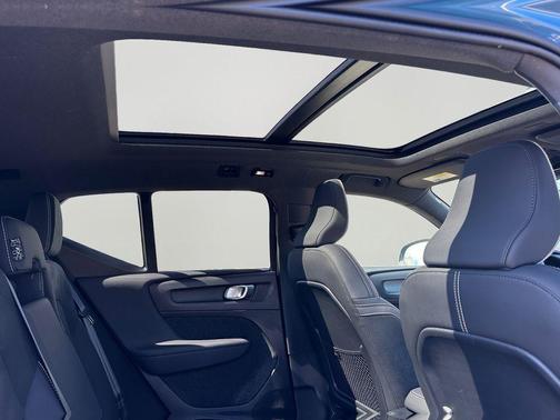 Fjord Blue Metallic 2025 Volvo XC40 B5 Plus Dark Theme