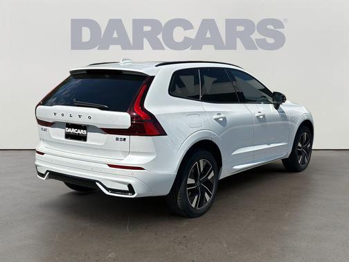 Crystal White Metallic 2026 Volvo XC60 B5 Core