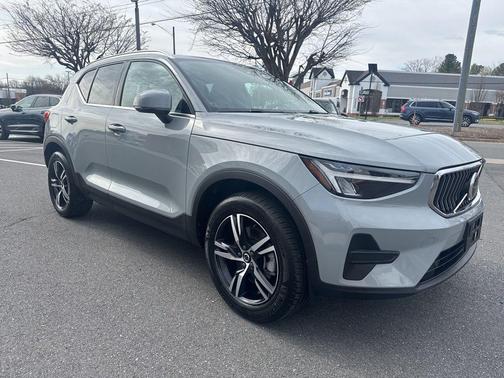 Vapour Gray Metallic 2025 Volvo XC40 B5 Core Bright Theme
