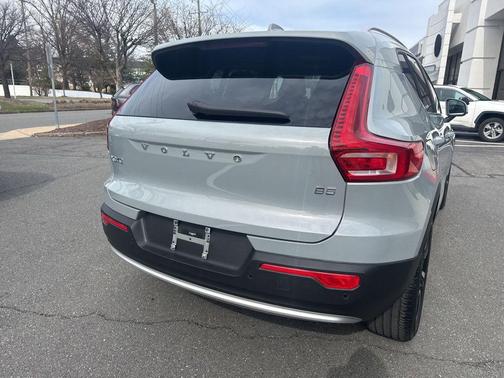 Vapour Gray Metallic 2025 Volvo XC40 B5 Core Bright Theme