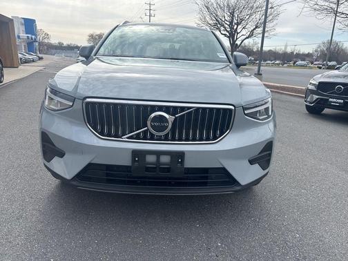 Vapour Gray Metallic 2025 Volvo XC40 B5 Core Bright Theme