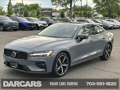 2024 Volvo S60 B5 Core Dark Theme