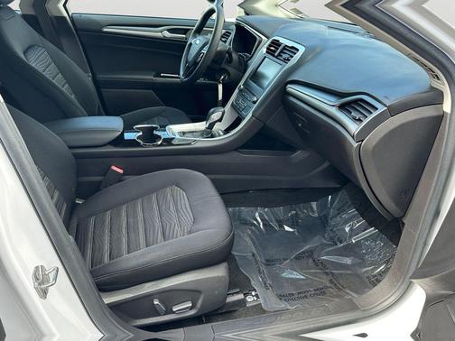 Oxford White 2016 Ford Fusion SE