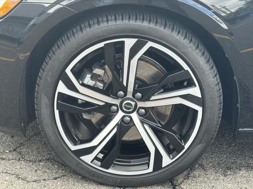 2025 Volvo S60 B5 Plus