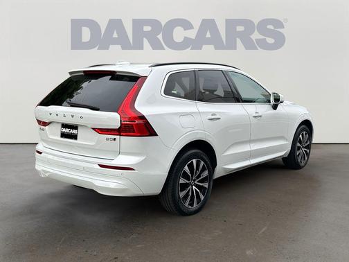 Crystal White Metallic 2023 Volvo XC60 B5 Core