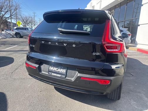 2025 Volvo XC40 B5 Plus Dark Theme