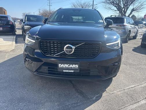 2025 Volvo XC40 B5 Plus Dark Theme