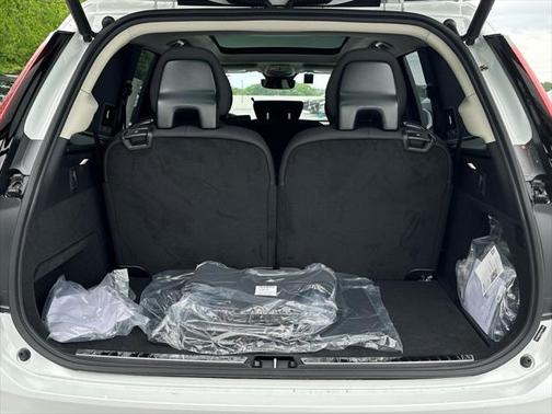2025 Volvo XC90 Plug-In Hybrid T8 Plus 7-Seater