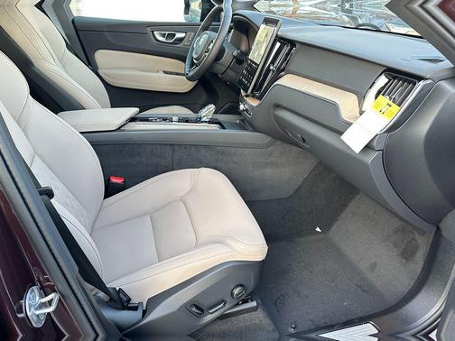 2026 Volvo XC60 B5 Core
