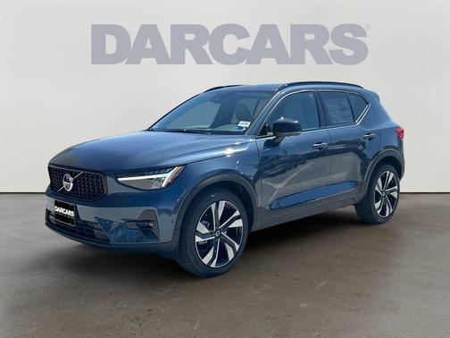 2026 Volvo XC40 Plus, B5 AWD Gas (mild hybrid), Dark