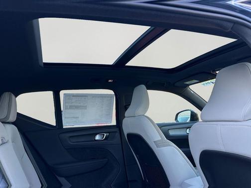 2026 Volvo EX40 Twin Motor Plus