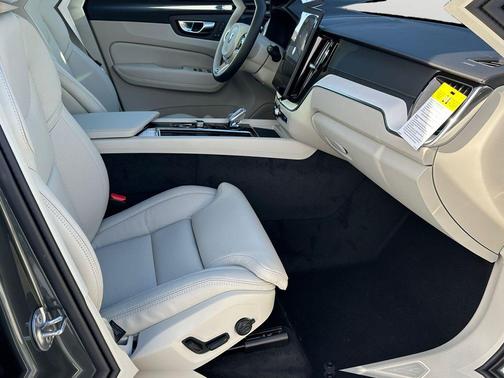 2026 Volvo XC60 Plug-In Hybrid T8 Ultra