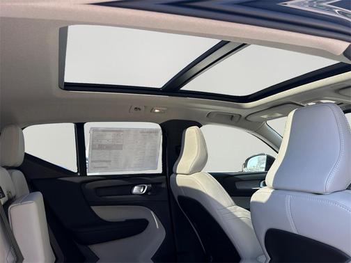 2026 Volvo XC40 B5 Ultra