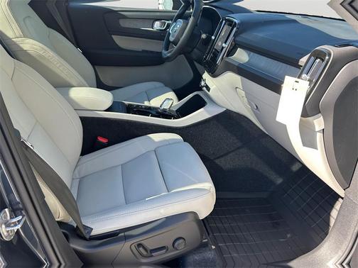 2026 Volvo XC40 B5 Ultra