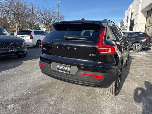 2025 Volvo XC40 B5 Ultra Dark Theme