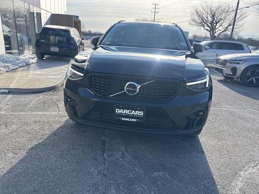 2025 Volvo XC40 B5 Ultra Dark Theme