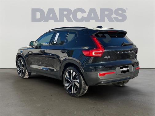 2025 Volvo XC40 B5 Ultra Dark Theme