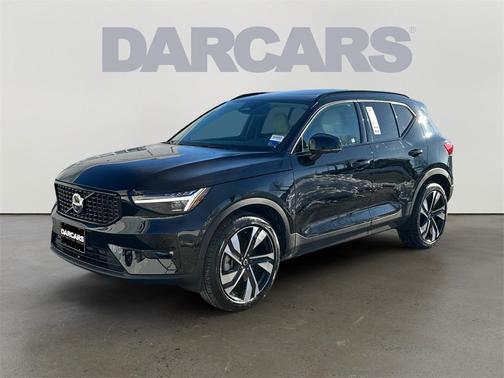 2025 Volvo XC40 B5 Ultra Dark Theme