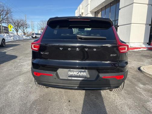 2025 Volvo XC40 B5 Ultra Dark Theme