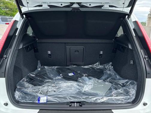 2025 Volvo XC40 B5 Ultra Dark Theme