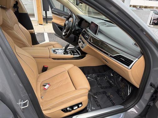 Bemina Grey Amber Effect 2020 BMW 750 i xDrive