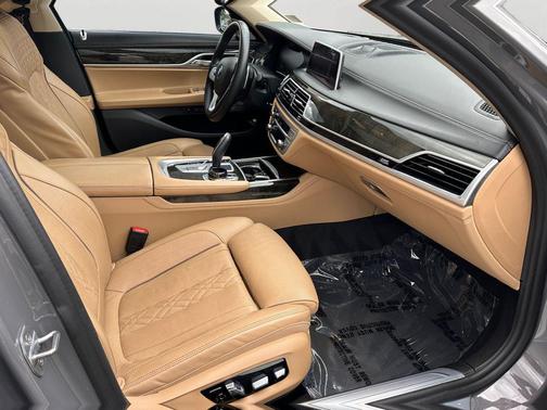 Bemina Grey Amber Effect 2020 BMW 750 i xDrive
