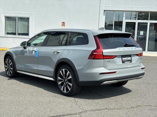 2025 Volvo V60 Cross Country B5 Ultra