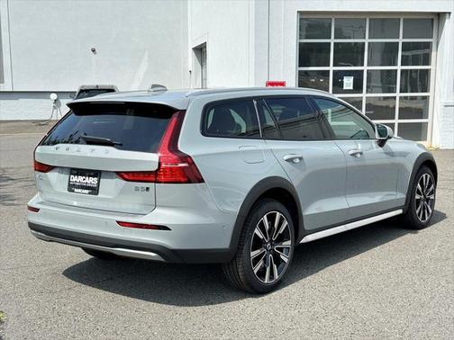2025 Volvo V60 Cross Country B5 Ultra