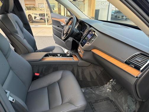 2024 Volvo XC90 B6 Plus Bright Theme 7-Seater