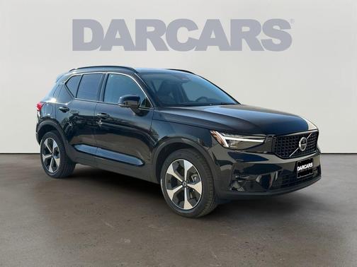 2026 Volvo XC40 Plus, B5 AWD Gas (mild hybrid), Dark