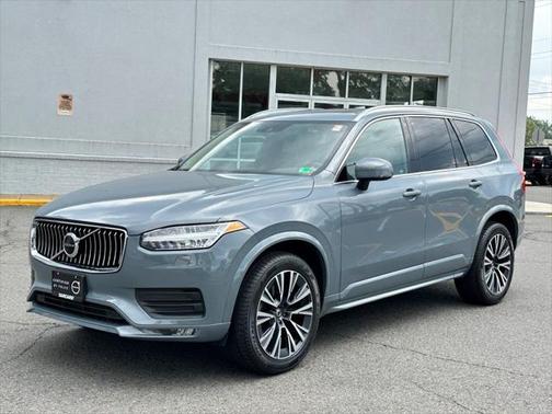 2022 Volvo XC90 T6 Momentum