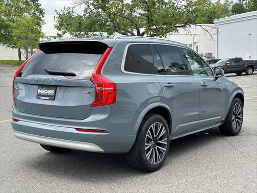 2022 Volvo XC90 T6 Momentum