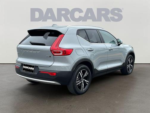 2025 Volvo XC40 B5 Core Bright Theme