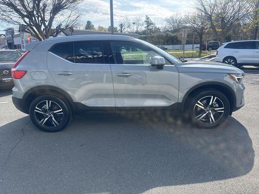 Vapour Grey Metallic 2025 Volvo XC40 B5 Core Bright Theme